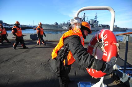 Североморск. Военно-морская база Северного флота России. Большой противолодочный корабль проекта 1155 `Адмирал Левченко` в порту.