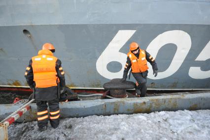 Североморск. Военно-морская база Северного флота России. Большой противолодочный корабль проекта 1155 `Адмирал Левченко` в порту.