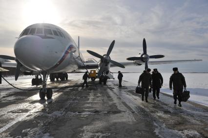 Североморск. Военно-морская база Северного флота России. Самолет Ил-18.