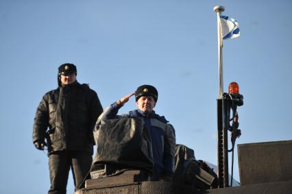 Североморск. Военно-морская база Северного флота России. Военнослужащие на атомной подводной лодке Б-138 `Обнинск` в порту.