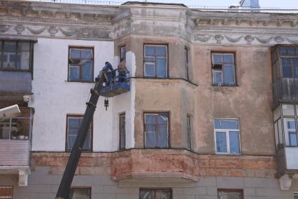 Барнаул. Ремонт фасада здания.