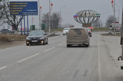 Ингушетия. Магас. Дорожный указатель на Магас, Ростов и Назрань.