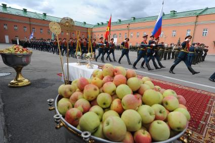 Москва. Полковой праздник  Преображенского  полка.