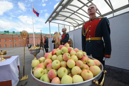 Москва. Полковой праздник  Преображенского  полка.