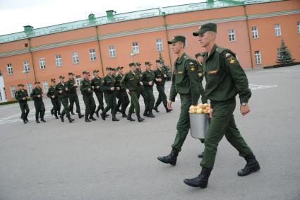 Москва. Полковой праздник  Преображенского  полка.