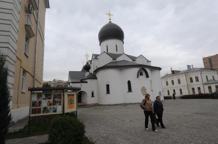 Москва. Ставропигиальный женский монастырь Марфо-Мариинская обитель. Храм.