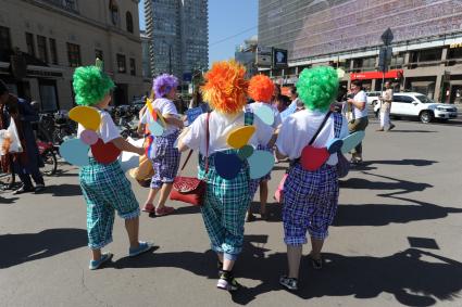 Москва.  Парад Карлсонов  в рамках фестиваля `Московское лето. Фестиваль варенья`