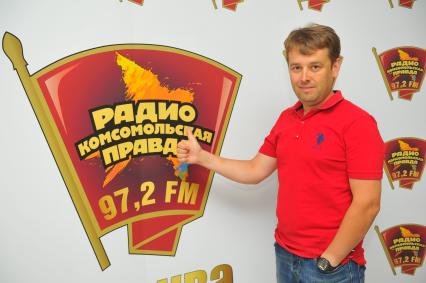Москва. Заместитель главного редактора журнала `Русский репортер`, известный репортер и публицист Дмитрий Соколов-Митрич на радиостанции `Комсомольская правда`.