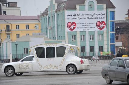 Чечня. Грозный. Лимузин в виде кареты.