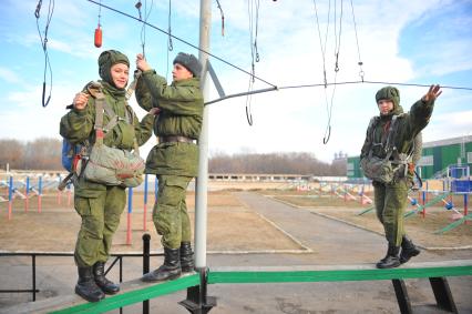 Рязанское высшее воздушно-десантное училище имени В. Ф. Маргелова (РВВДКУ). Девушки-курсанты 2 взвода во время тренировки.