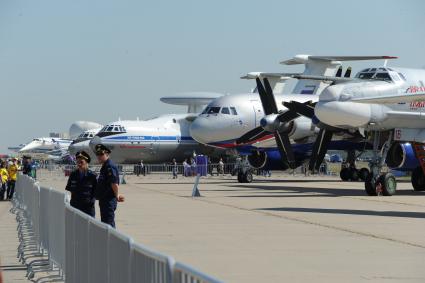 Московская область, г. Жуковский. Самолеты во время открытия Международного авиационно-космического салона МАКС-2015.