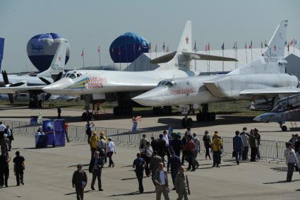 Московская область, г. Жуковский. Самолет Ту-160 `Александр Новиков` во время открытия Международного авиационно-космического салона МАКС-2015.