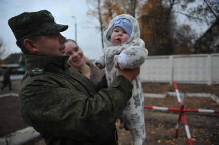 Козельск. 28-я гвардейская ракетная Краснознаменная дивизия. Военнослужащий с семьей.