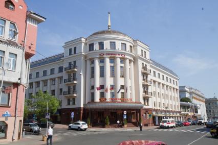 Белоруссия, Минск. Здание отеля Crowne Plaza Minsk.