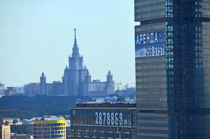 Москва. Вид на Главное здание МГУ на Воробьевых горах из окна Северной башни `Москва-Сити`.