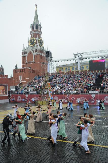 Москва.   Театрализованное представление на торжественной церемонии открытия Дня города Москвы на Красной площади.