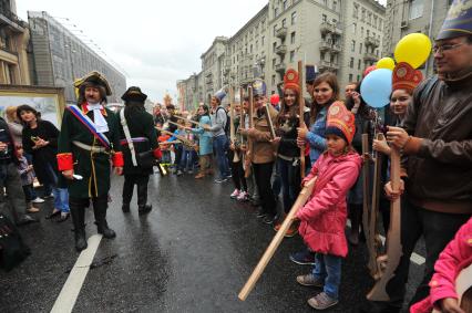 Москва. Горожане во время празднования Дня города на Тверской улице.