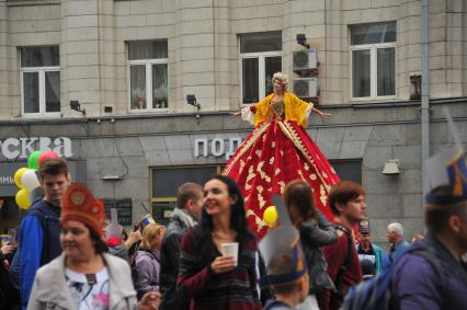 Москва. Горожане во время празднования Дня города на Тверской улице.