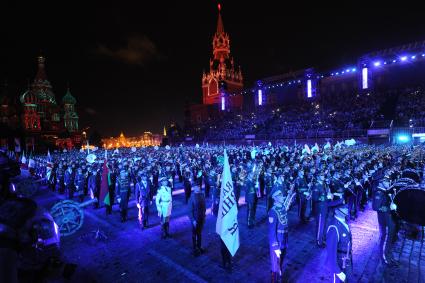 Москва.  Торжественное открытие международного военно-музыкального фестиваля `Спасская башня` на Красной площади.