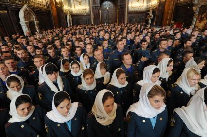 Москва. Спасатели МЧС  во время праздника иконы Божией Матери `Неопалимая Купина`  в Храме Христа Спасителя.