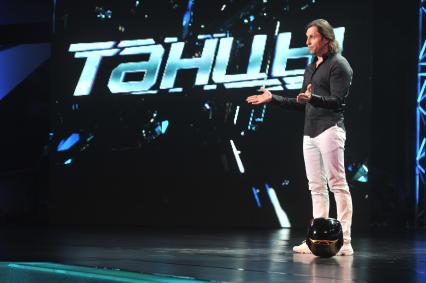 Телевизионное шоу `Танцы` на канале ТНТ. Съемки первого сезона. Кастинг. Резидент `Comedy Club`, актер Александр Ревва.