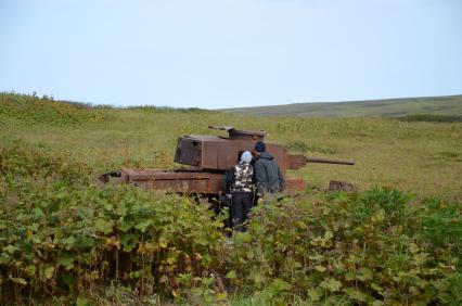 Сахалинская область. Курильские острова. о.Шумшу. Военная техника, оставленная на острове по окончанию боевых действий в августе 1945 года, обнаруженная участниками военно-исторической экспедиции.