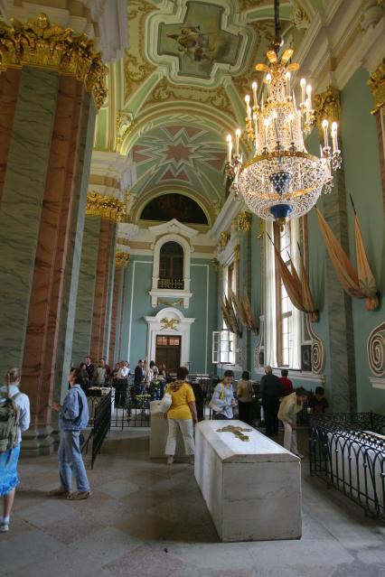 Санкт-Петербург. Усыпальница царской семьи Дома Романовых в Петропавловском соборе.