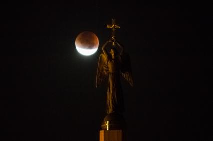 Ставрополь. Астрономическое явление `суперлуние` - момент максимального сближения Земли и Луны.