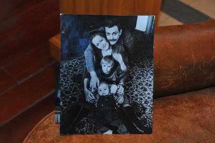 Московская область. п.Николина Гора. Фотография из личного архива семьи Михалковых. На фото: Татьяна и Никита Михалковы с детьми.