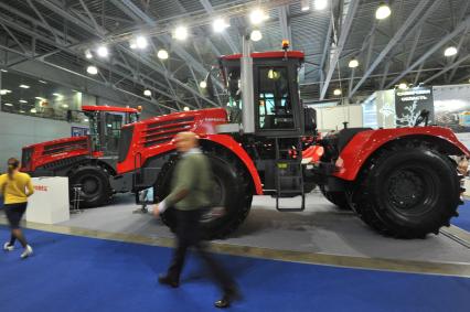 Москва. Тракторы Кировского завода представлены на международной специализированной выставке `Импортозамещение` в МВЦ `Крокус Экспо`.