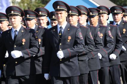 Москва. Полицейские на спортивном параде московской полиции, посвященном Дню сотрудника органов внутренних дел.