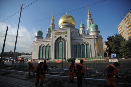 Москва. Московская соборная мечеть после полной реконструкции на Проспекте Мира.