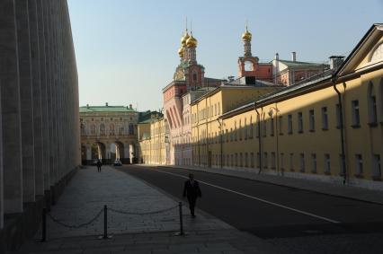 Московский Кремль. Дворцовая улица. Потешный дворец и Храм Похвалы Пресвятой Богородицы в Потешном дворце.