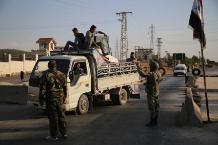 Сирия. Провинция Хама. Сирийские военнослужащие готовятся к спецоперации. Блокопст.