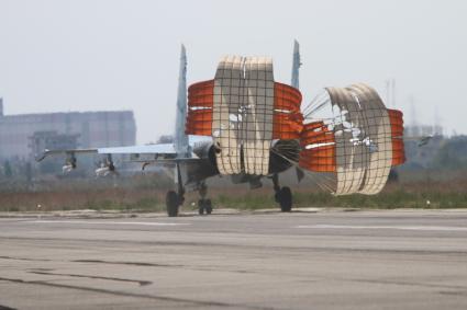 Сирия. Провинция Латакия. Российская авиабаза. Российский истребитель Су-30СМ на аэродроме `Хмеймим`.