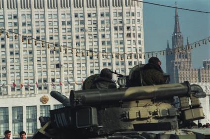 Москва. 1993 год. Октябрьский путч. Танки у Белого дома.