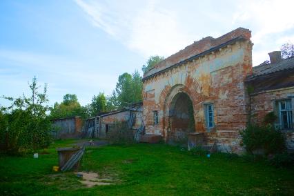 Тульская область. г.Чекалин. Здание старой тюрьмы - `Тюремный замок`.