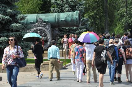 Московский Кремль. Царь-пушка на Ивановской площади.