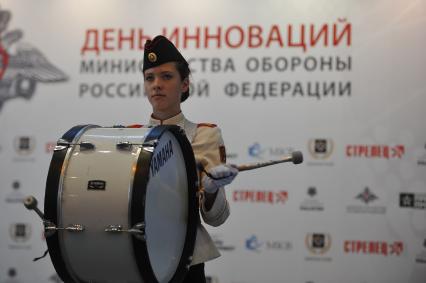 Московская область. г. Кубинка. Церемония открытия международной выставки `День инноваций Министерства обороны Российской Федерации - 2015` на базе Конгрессно-выставочного центра Вооруженных Сил Российской Федерации в парке `Патриот`.