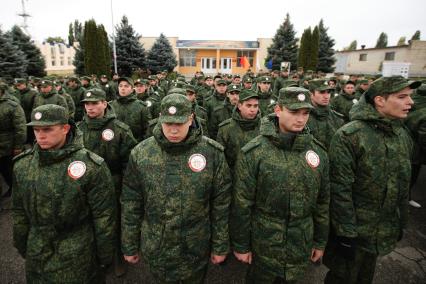 Ставрополь. День призывника в расположении 247-го десантно-штурмового Кавказского казачьего полка. Юноши, прошедшие призывную комиссию и получившие военную форму, будут проходить десантную подготовку на базе ДОСААФ.