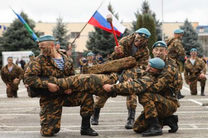 Ставрополь. Показательные выступления военнослужащих 247-го десантно-штурмового Кавказского казачьего полка на Дне призывника.