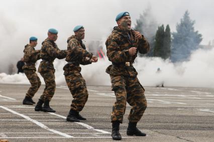 Ставрополь. Показательные выступления военнослужащих 247-го десантно-штурмового Кавказского казачьего полка на Дне призывника.