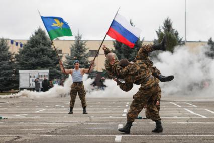 Ставрополь. Показательные выступления военнослужащих 247-го десантно-штурмового Кавказского казачьего полка на Дне призывника.