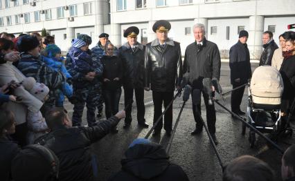 Москва. Слева направо: начальник ГУ МВД России по Москве Анатолий Якунин, министр внутренних дел РФ Владимир Колокольцев и мэр Москвы Сергей Собянин во время осмотра городка ОМОН в районе  Строгино.