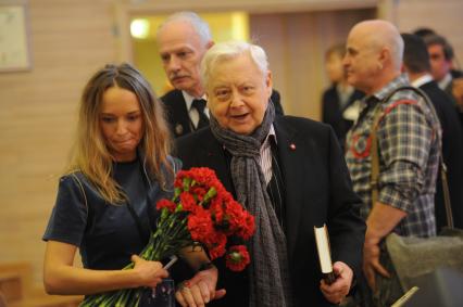 Москва.   Художественный руководитель МХТ имени А.П. Чехова Олег Табаков  с супругой, актрисой Мариной Зудиной на творческом вечере режиссера Никиты Михалкова и композитора Эдуарда Артемьева `Территория любви`, приуроченном к юбилею Н.Михалкова.