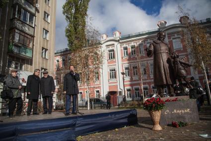 Воронеж. Губернатор Воронежской области Алексей Гордеев выступает на открытии памятника С.Я. Маршаку.