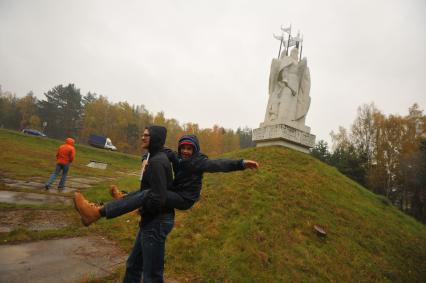 Калужская область.  Автомобильная экскурсия  `В город N`. Памятник `Стояние на Угре 1480`.