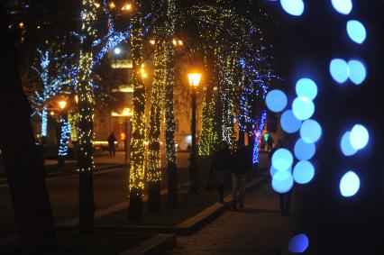 Москва.   Праздничная осенне-зимняя подсветка  на Тверском бульваре.