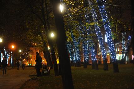 Москва.   Праздничная осенне-зимняя подсветка  на Тверском бульваре.