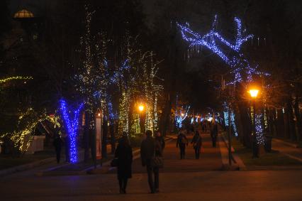 Москва.   Праздничная осенне-зимняя подсветка  на Тверском бульваре.